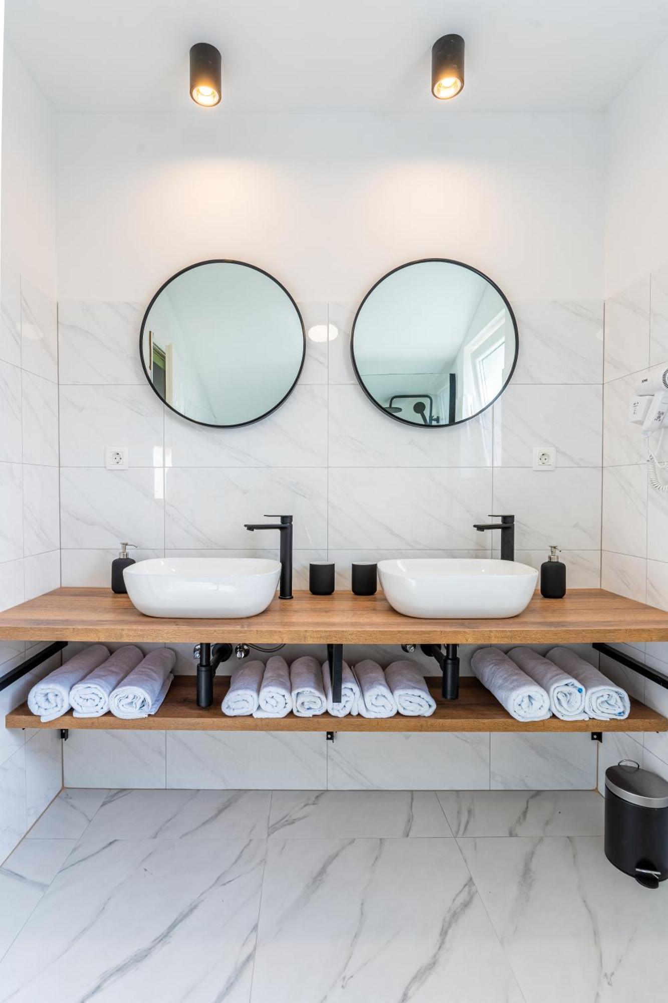 Apartments & Rooms Klemenc Cres Luaran gambar